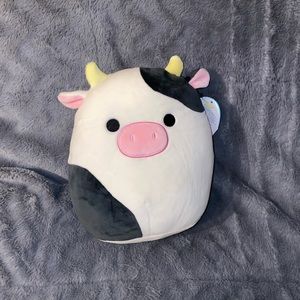 Squishmallow “Connor” cow
8” BNWT
